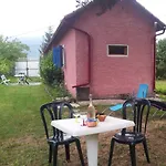 Your Pink House With Blue Shutters Vakantiehuis *
