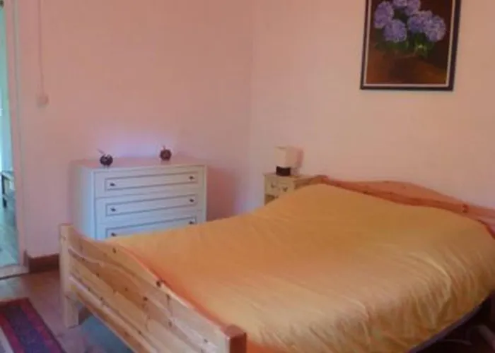 Nyaraló Your Pink House With Blue Shutters Ore