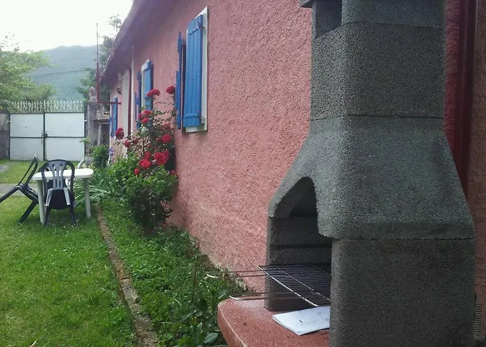 Nyaraló Your Pink House With Blue Shutters Ore